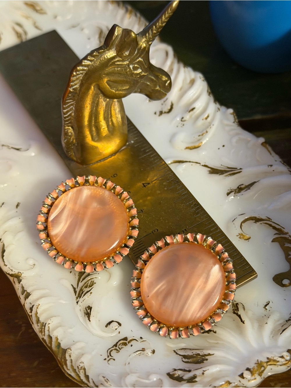 VTG Pink Mother-of-Pearl Round Statement Earrings moon glow clip on